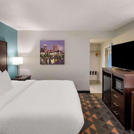 Hotel Clarion Pointe Indianapolis Northeast à Castleton Extérieur photo