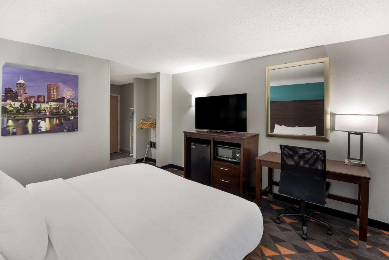 Hotel Clarion Pointe Indianapolis Northeast à Castleton Extérieur photo