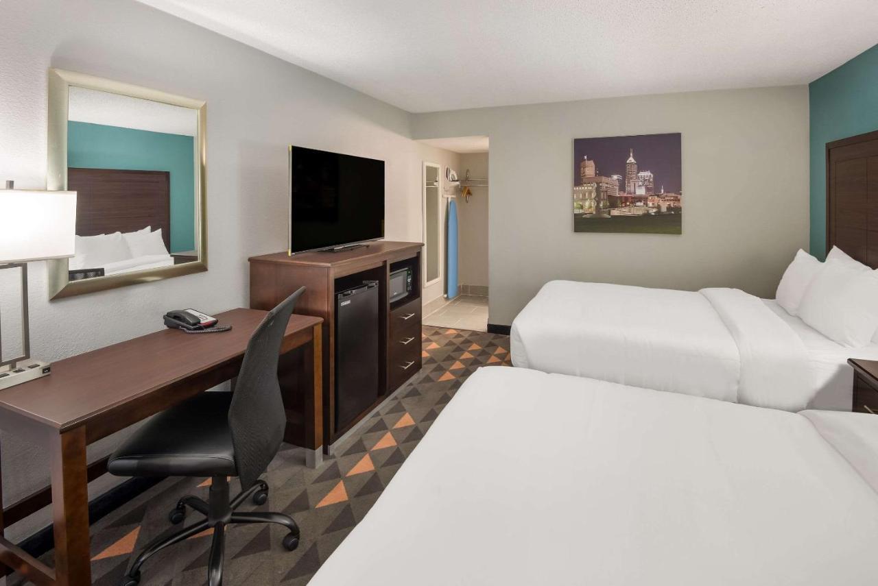 Hotel Clarion Pointe Indianapolis Northeast à Castleton Extérieur photo