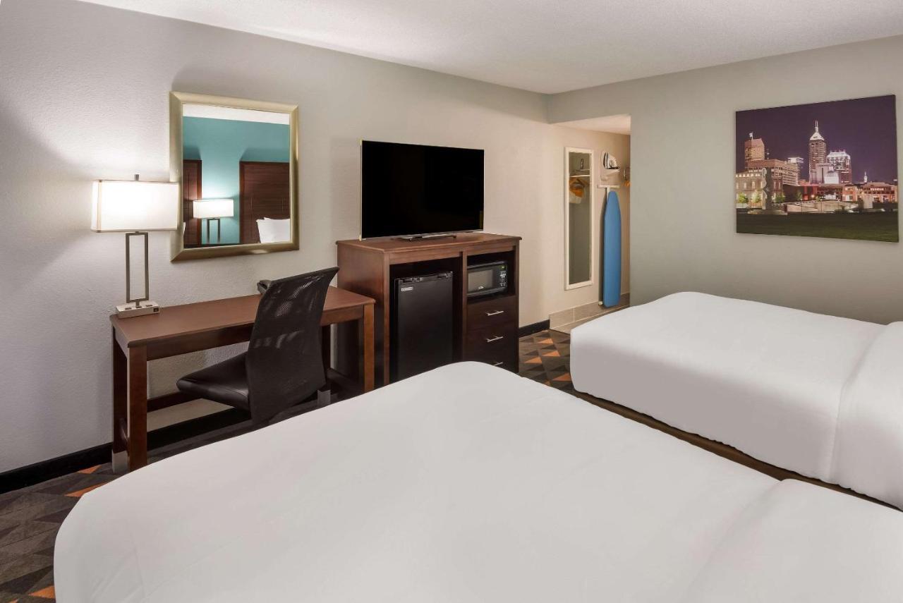 Hotel Clarion Pointe Indianapolis Northeast à Castleton Extérieur photo