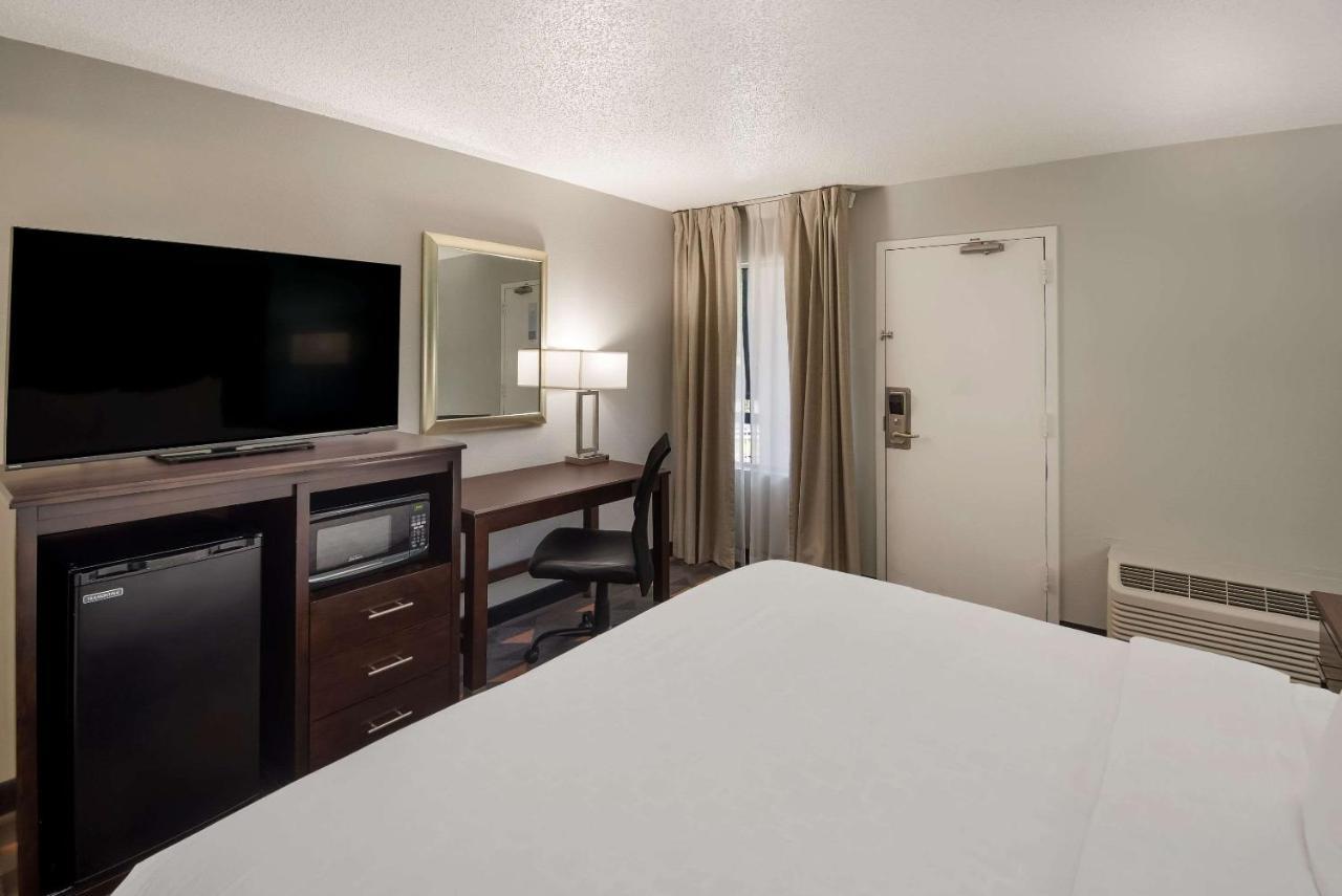 Hotel Clarion Pointe Indianapolis Northeast à Castleton Extérieur photo