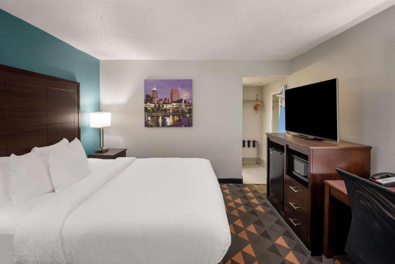 Hotel Clarion Pointe Indianapolis Northeast à Castleton Extérieur photo