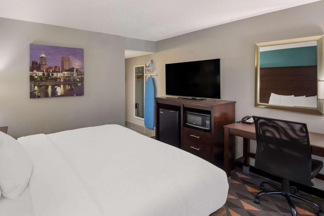 Hotel Clarion Pointe Indianapolis Northeast à Castleton Extérieur photo