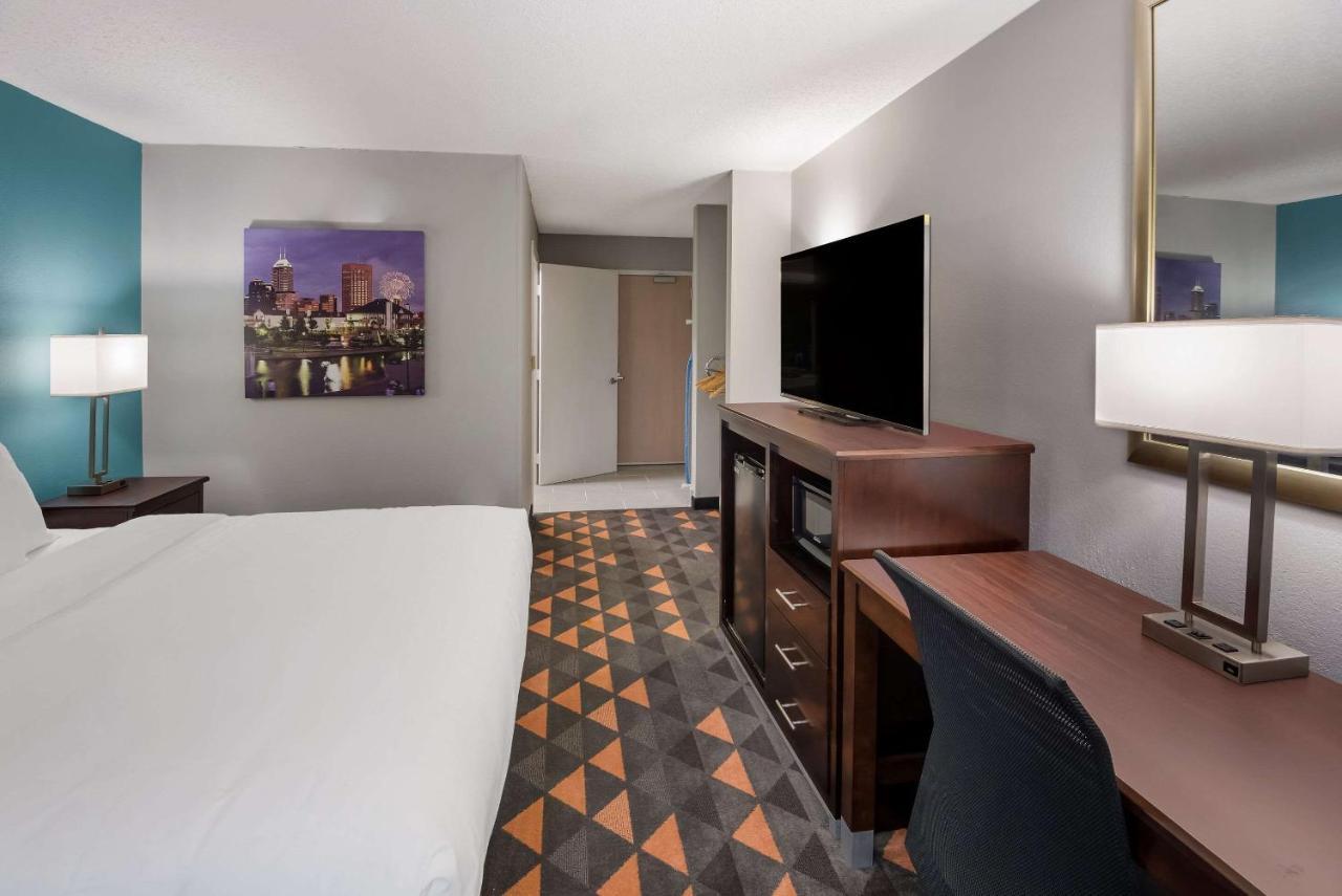 Hotel Clarion Pointe Indianapolis Northeast à Castleton Extérieur photo