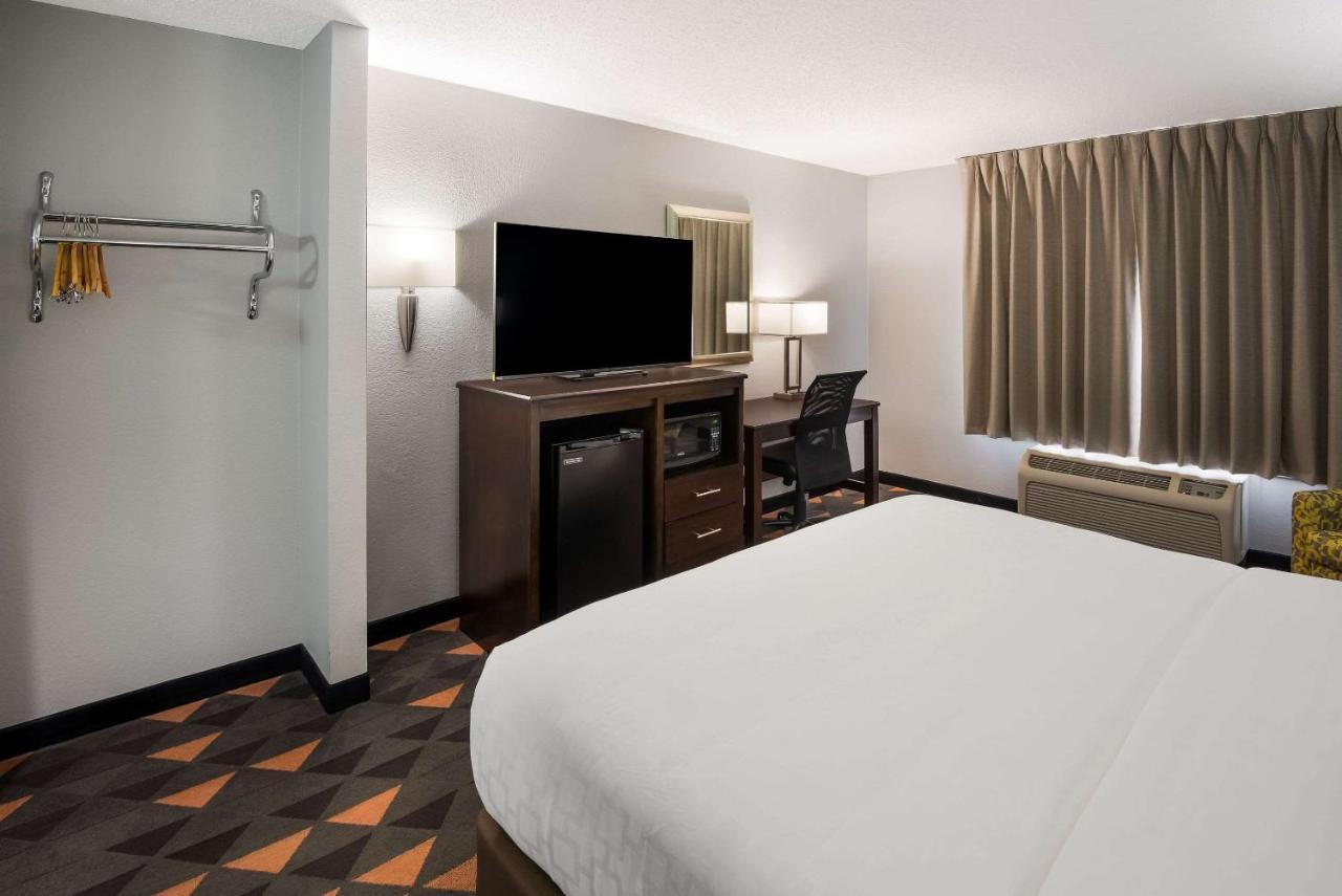 Hotel Clarion Pointe Indianapolis Northeast à Castleton Extérieur photo