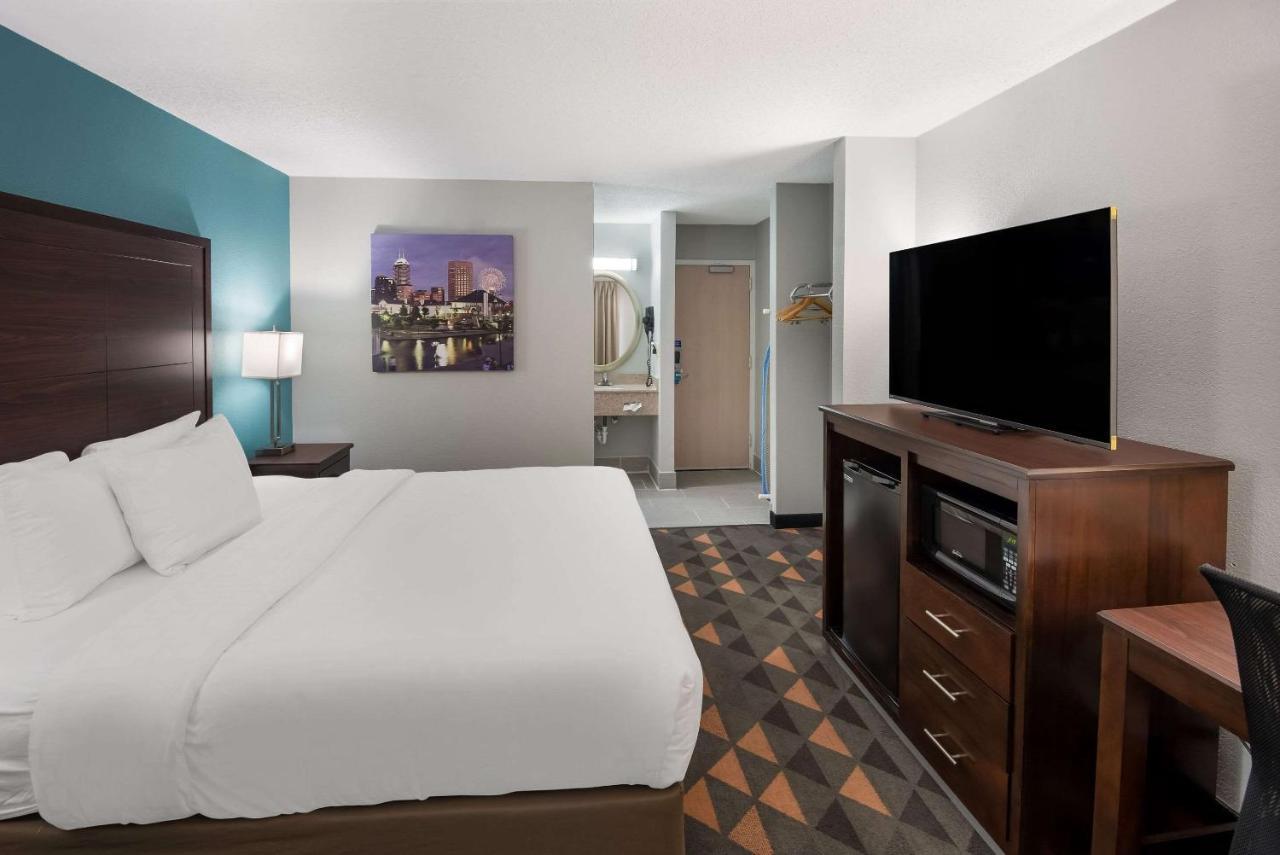 Hotel Clarion Pointe Indianapolis Northeast à Castleton Extérieur photo